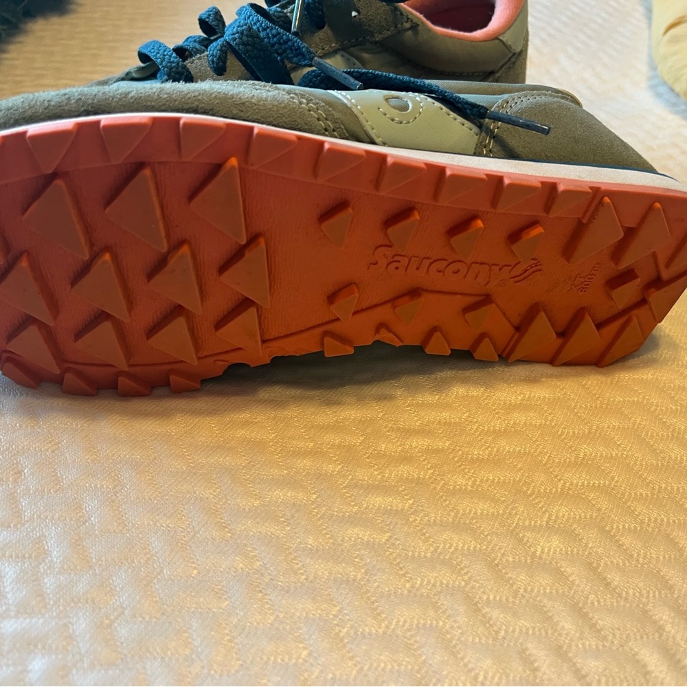 shoes size 8.5 worn maybe 3 times!! great condition and comfy!!!